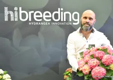 Robin van Dijk, HiBreeding board member with his Hi Meadow. This variety is also available in both pink and blue. Robin, along with his colleagues, was on hand to speak to all the guests. When asked, "Which one is your favorite?" Came the answer, "I can't say. Just like with my children, they are all beautiful".